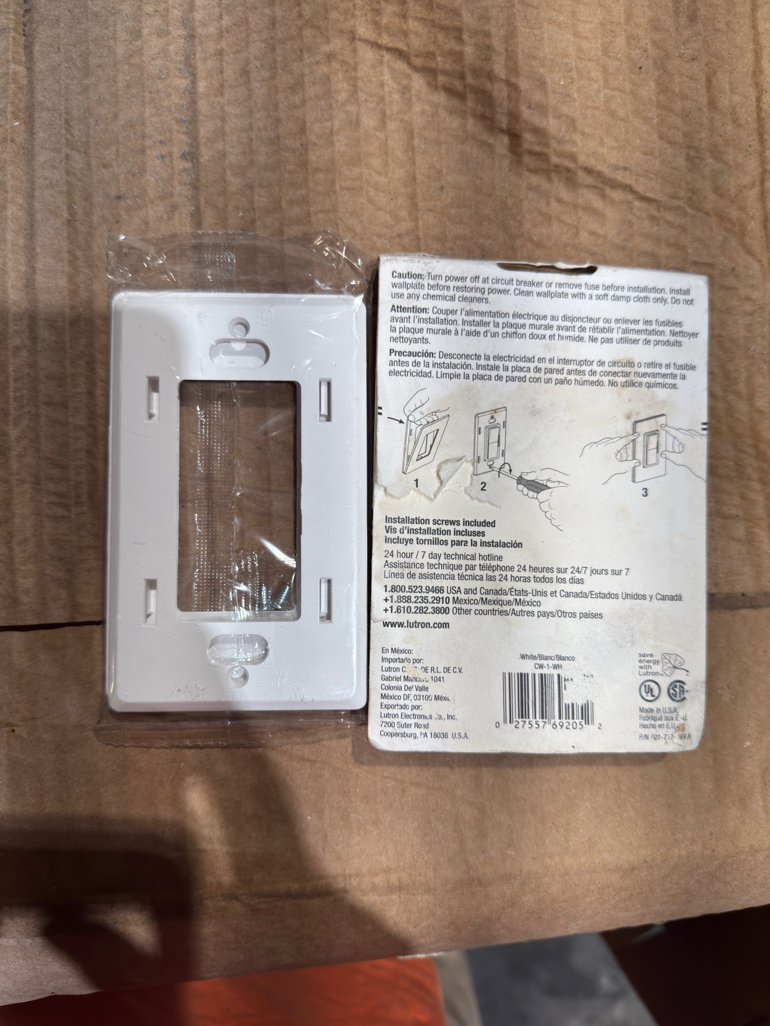 Lutron CW-1-WH Claro 1-Gang Wall Plate for Decorator/Rocker Switches Gloss White