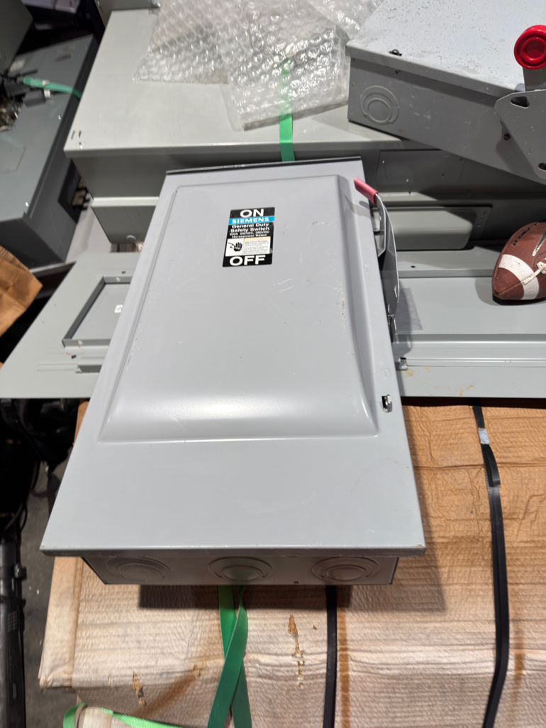 Siemens GF324NR Safety Switch 3Pole 3Fuse Tyoe 3R Enclosure Outdoor 240VAC 200A