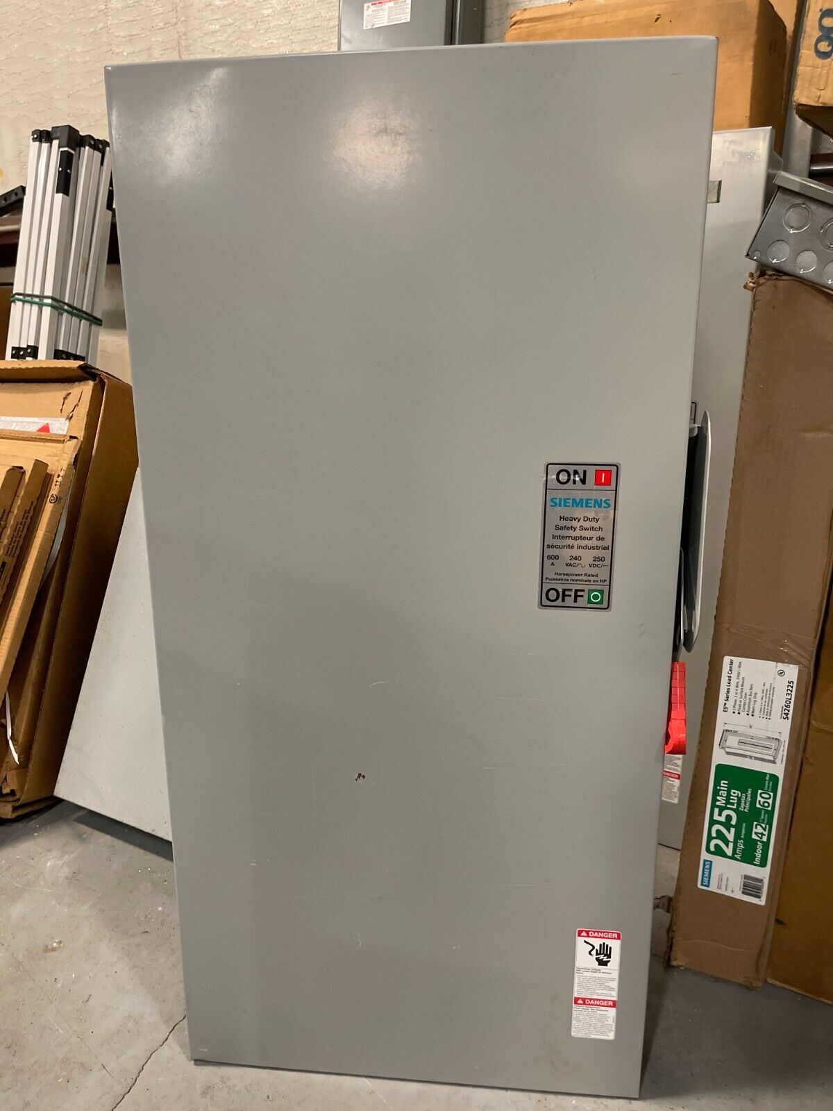 Siemens HF226NRA Safety Switch 2-Pole 2-Fuse Outdoor Rated 240VAC 600A