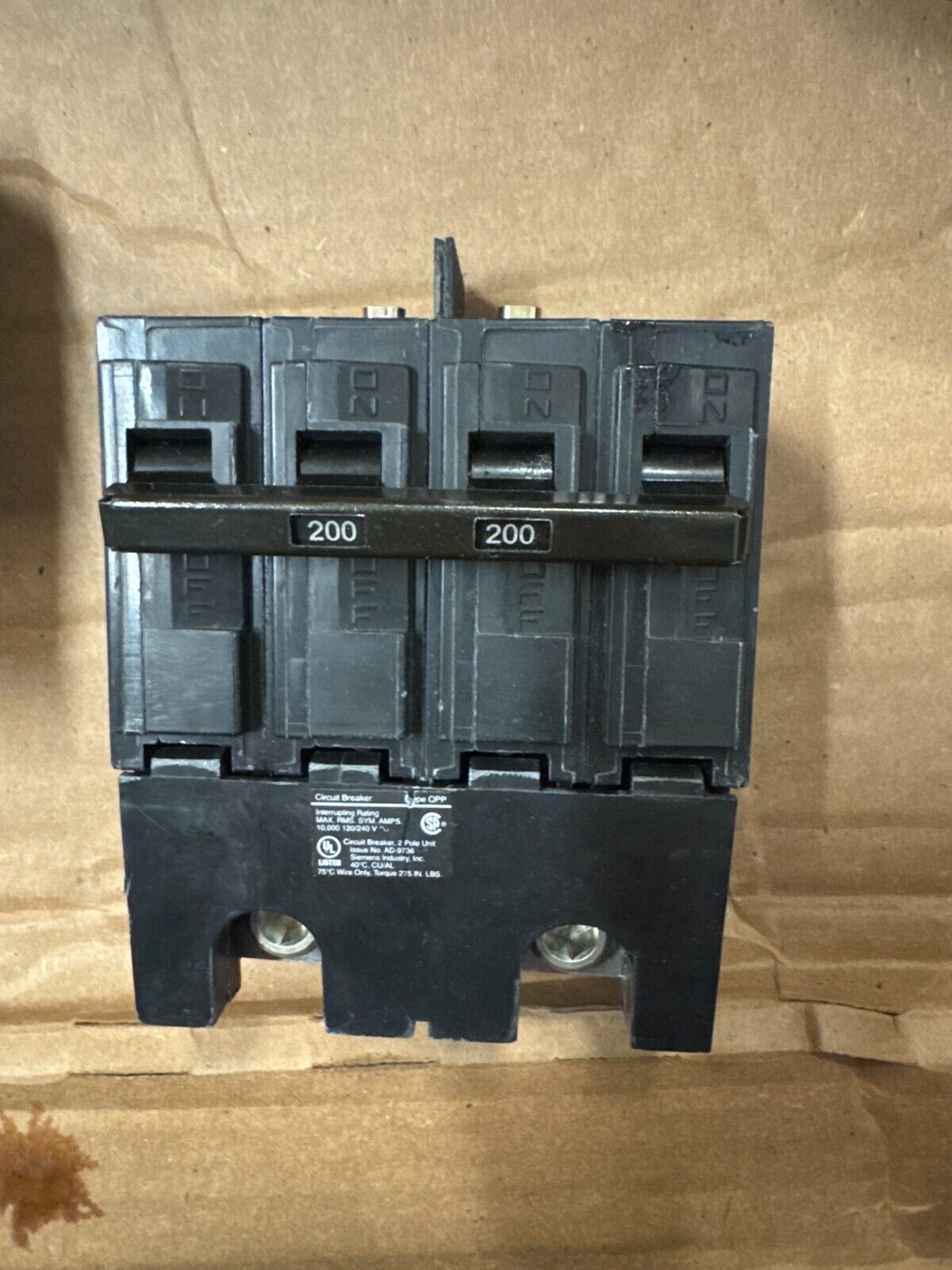 Siemens Q2200B Main Circuit Breaker 2-Pole 120/240Vac @ 6-Hz 200 Ampere 