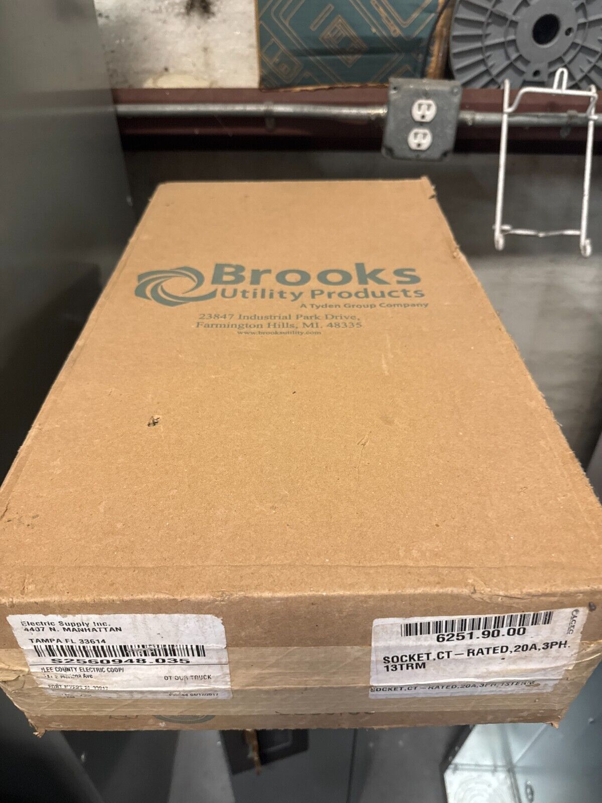 Brooks Utility 3000 Series Socket, CT Rated, 20A, 3PH, 13TRM