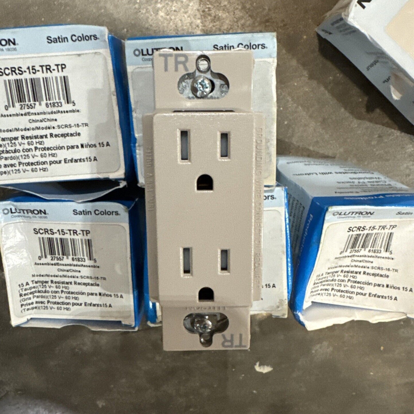 Lutron SRCS-15-TR-TP 15 A Tamper Resistant Receptacle