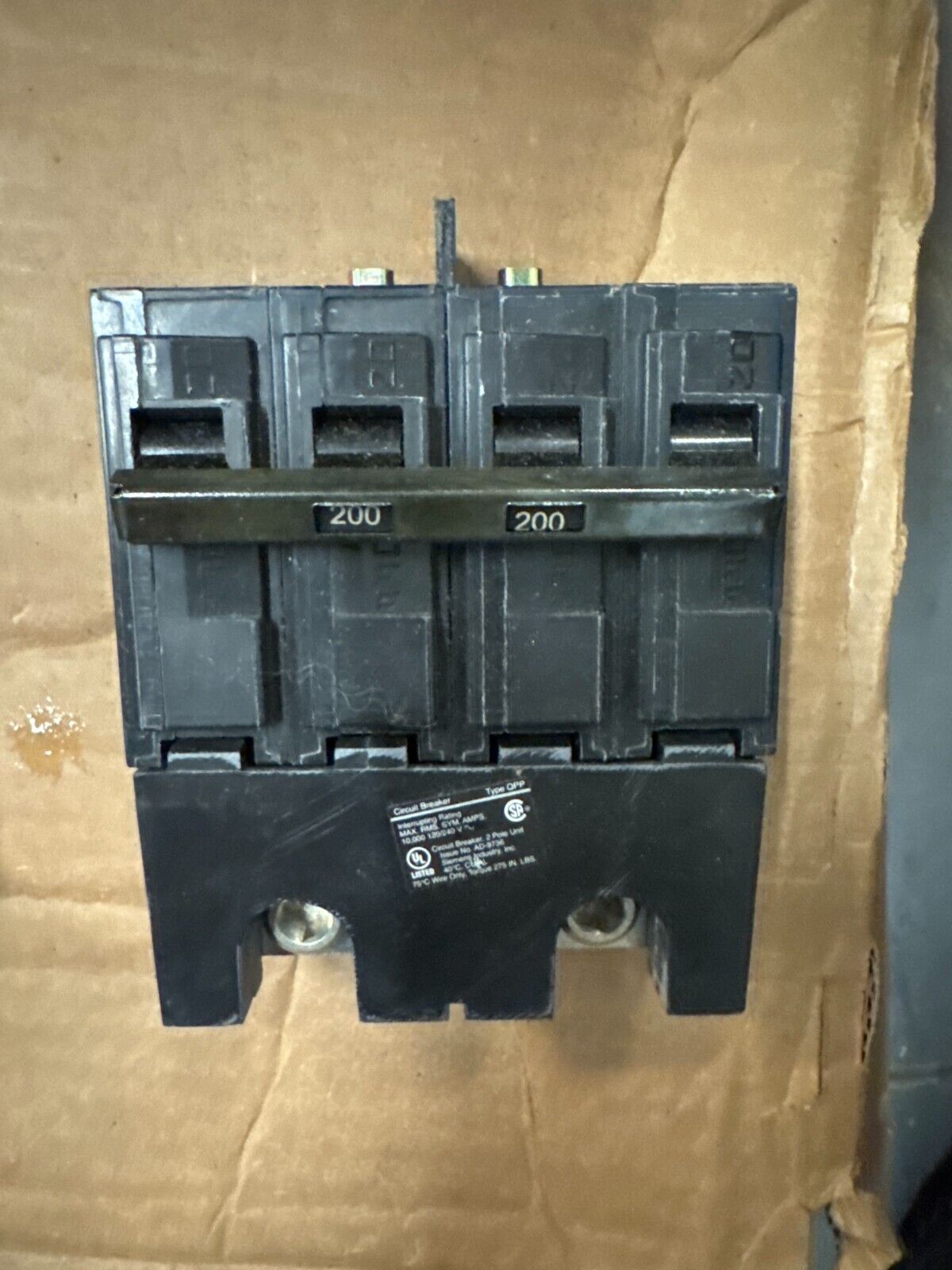 Siemens Q2200B Main Circuit Breaker 2-Pole 120/240Vac @ 6-Hz 200 Ampere 