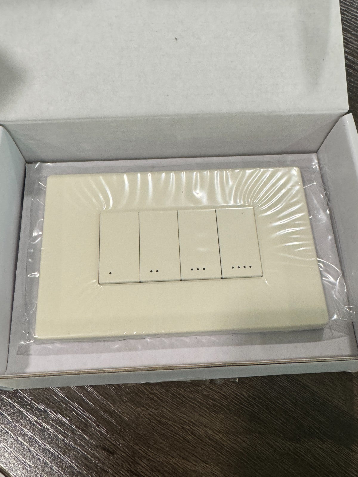 Savant Ascend Low Voltage Keypad 4 Button ( Light Almond ) Brand New